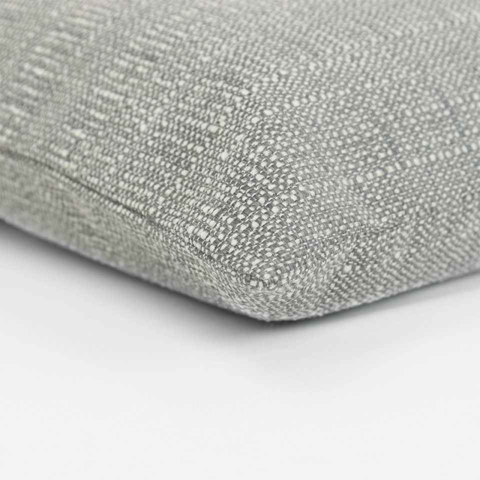 カラー：ライトグレー／ブッチャー組織という生地表面に凹凸感のある生地をを使用し、素材感をお楽しみ頂けます