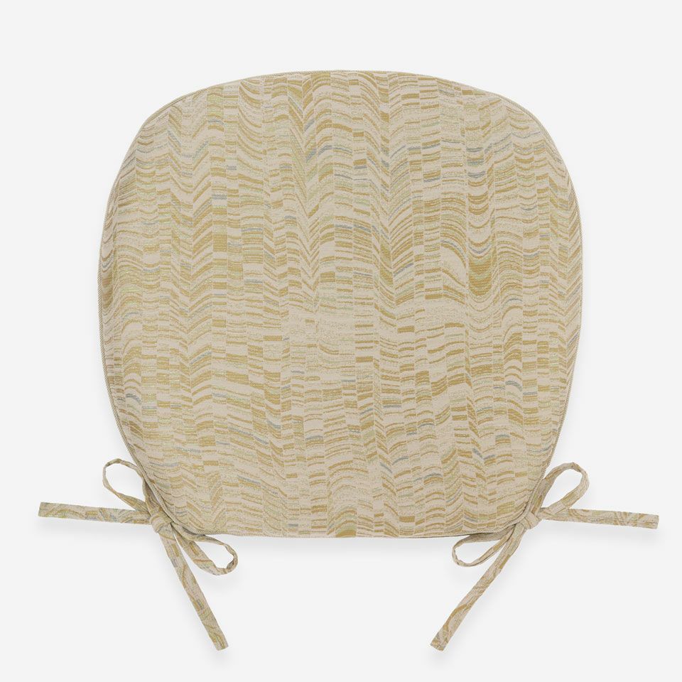 表面／カラー：ゴールド／45cm×43cm／螺鈿細工からインスパイアされたデザイン