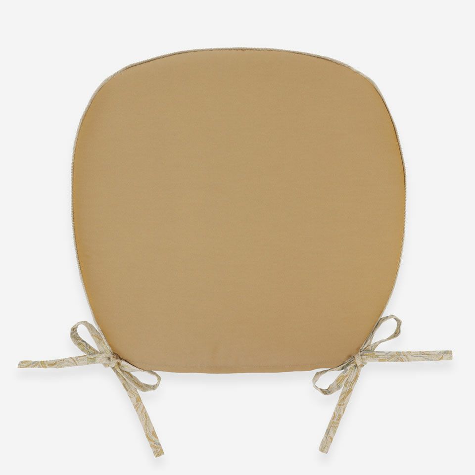 裏面／表面カラー：ゴールド／表面と同系色の色になっています