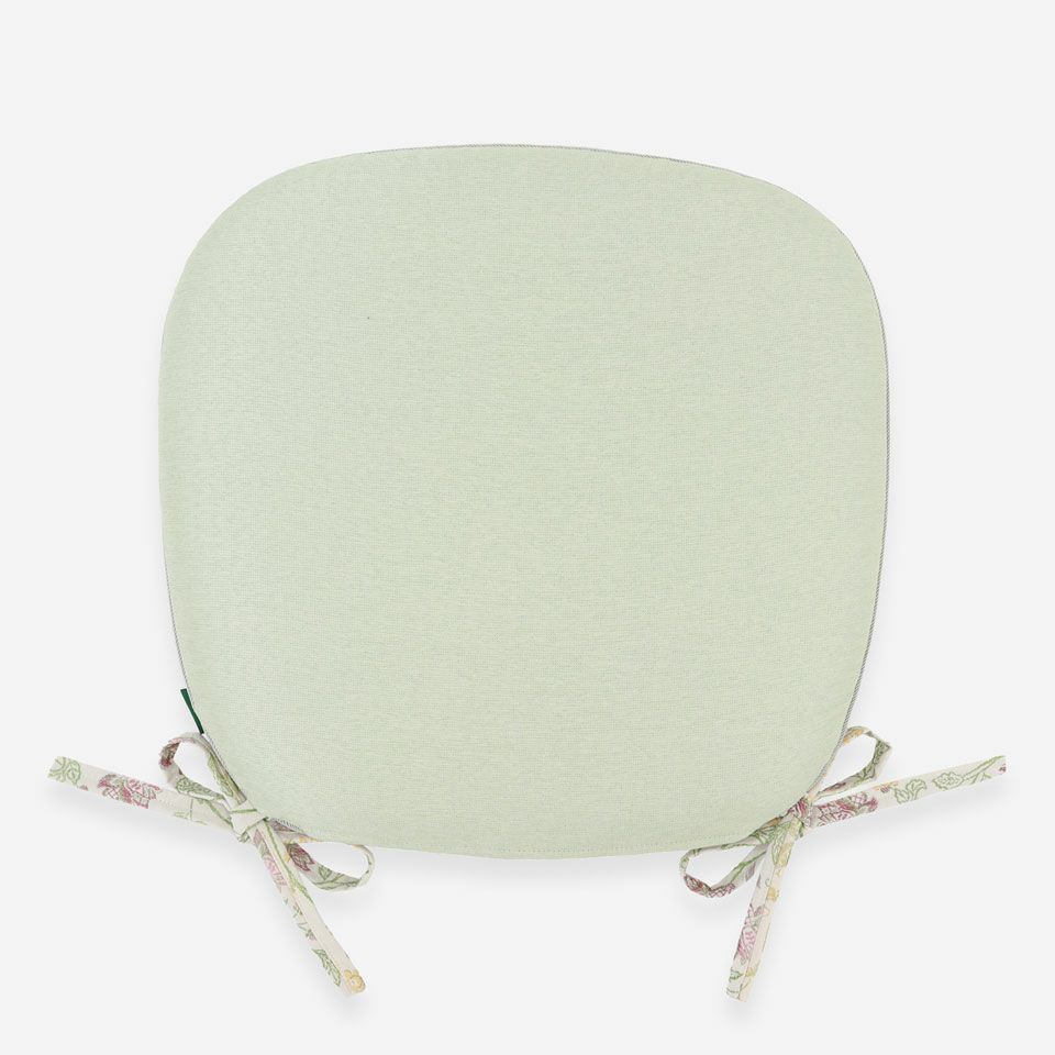 裏面／表面カラー：グリーン／滑り止めを施しており、表面と同系色の色になっています