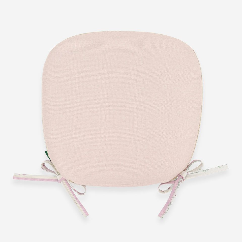 裏面／表面カラー：ピンク／滑り止めを施しており、表面と同系色の色になっています