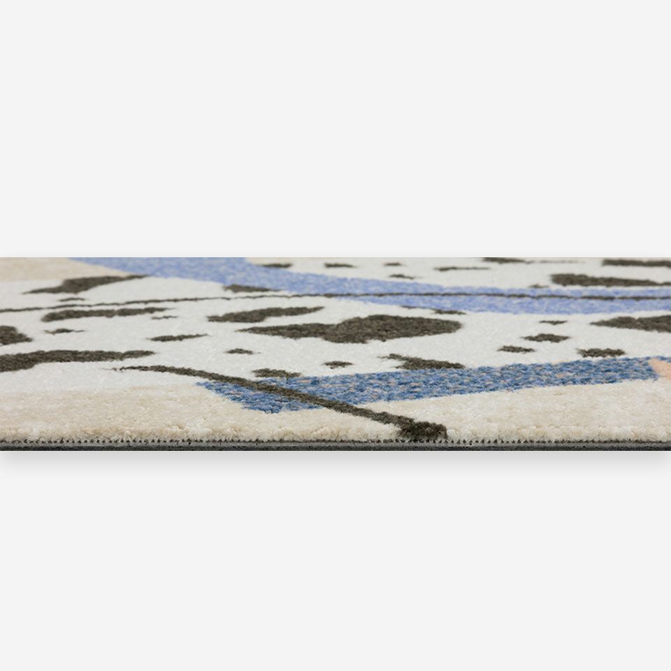 厚み（全厚）は10.5mm／重量感はありますが、その分ズレにくくなっています