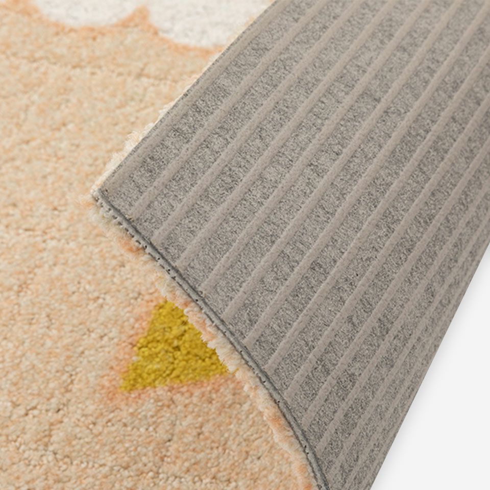 裏面は滑り止め付き／接着剤等は不要で簡単に設置できます