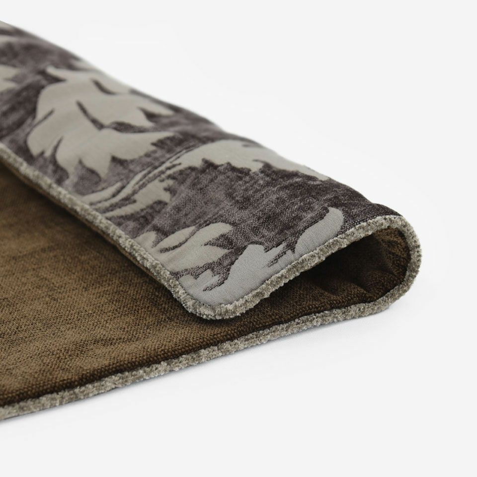 エレガントモダンなツートーンカラーのシェニールダマスク生地です