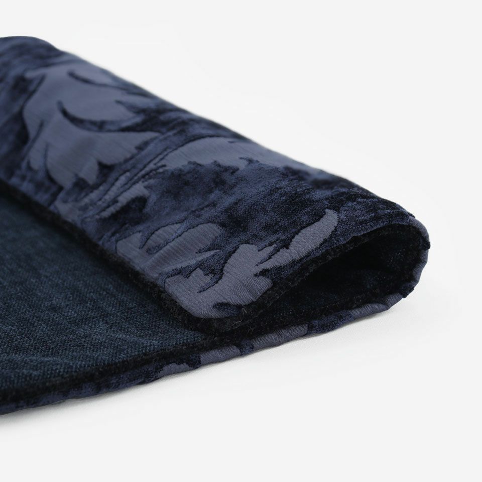 エレガントモダンなツートーンカラーのシェニールダマスク生地です