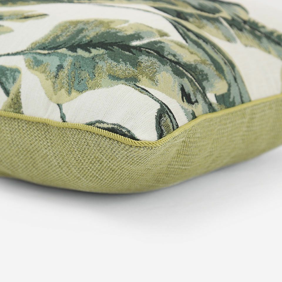 表面と裏面の異なるデザイン／ライトグリーン色のパイピングをつけています／表面カラー：ホワイト／裏面カラー：イエローグリーン