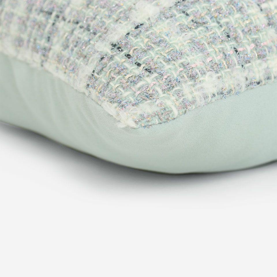 表面と裏面の異なるデザイン／周囲は縫い合わせ仕様ですっきりした表情に仕上げています／カラー：ライトグリーン