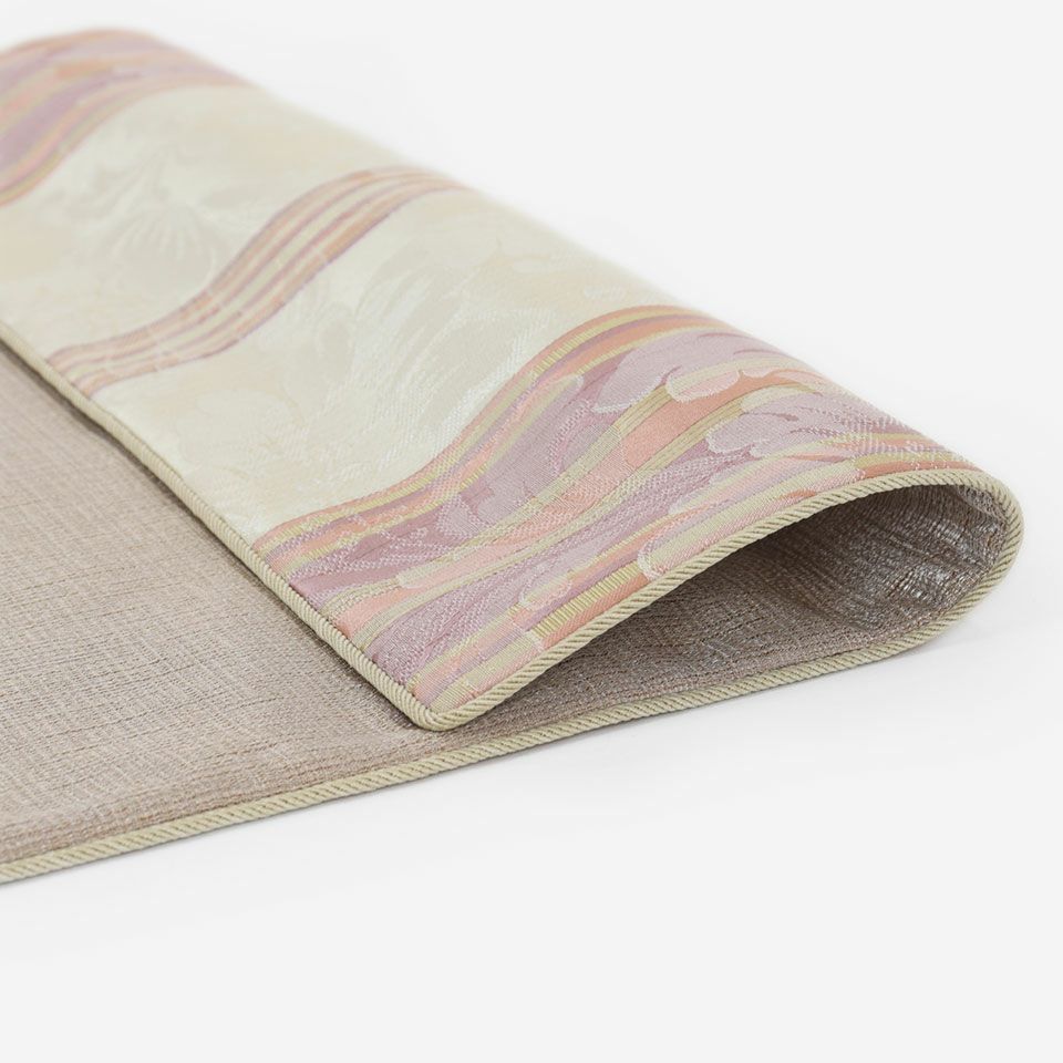 多色のストライプと地模様の更紗ジャカードが美しい英国調の華やかな雰囲気のデザインです