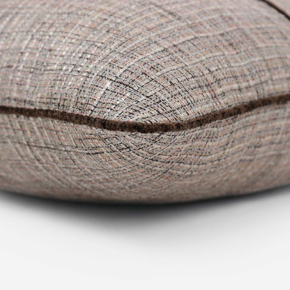 ブラウン色のパイピングをつけています／カラー：ピンク