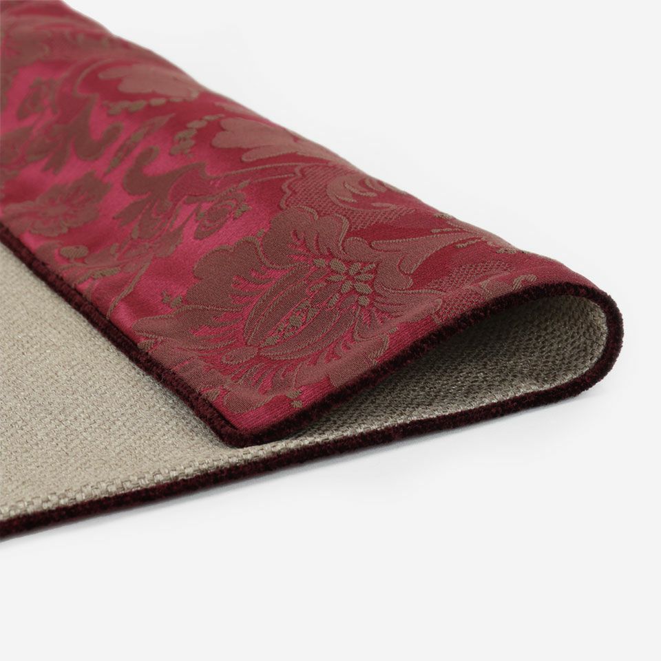 華やかなダマスクジャカードで、サテン地とマットなスパン糸を組み合わせ、レリーフのような柄の膨らみを表現しています