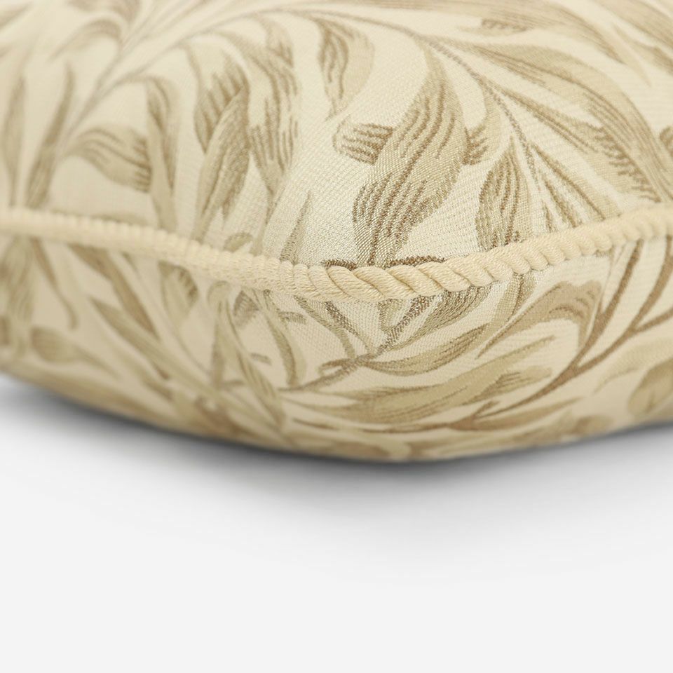 ベージュ色のパイピングをつけています／カラー：ベージュ