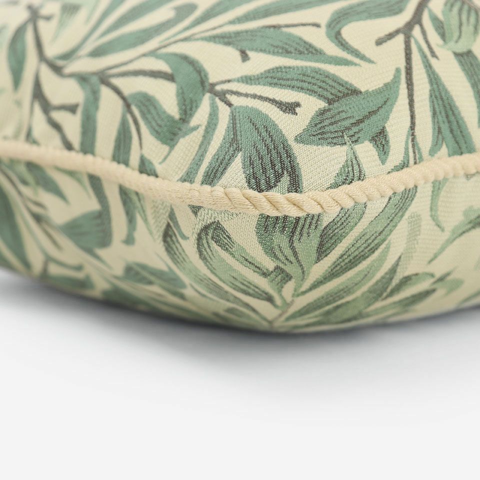 ベージュ色のパイピングをつけています／カラー：グリーン