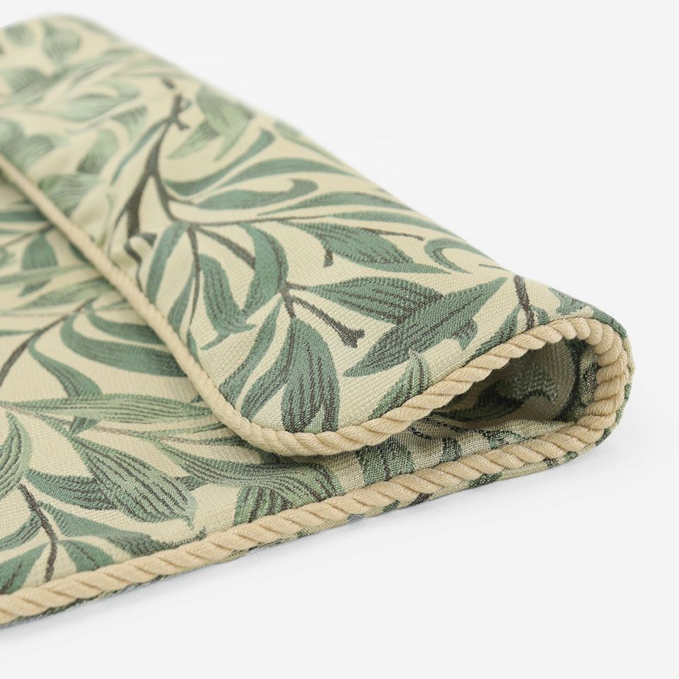 1887年に製作されたモリスのデザイン「ウィローボウ」は、柳からアイデアを得て作られた柄です