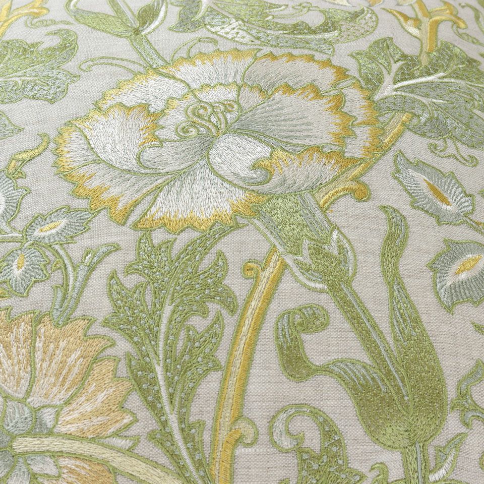 ウィリアム・モリスによってデザインされた「ピンクアンドローズ」の「ピンク」とはカーネーションと同種であるナデシコの英名です