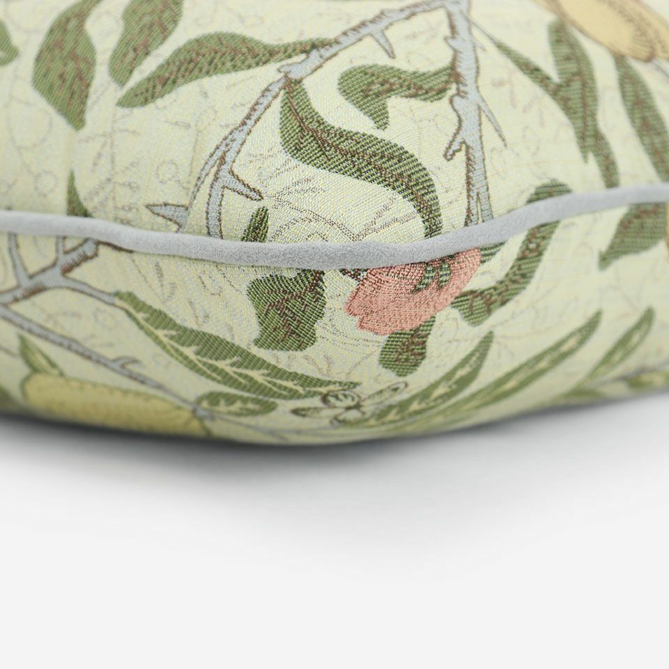 ライトグレー色のパイピングをつけています／カラー：グリーン