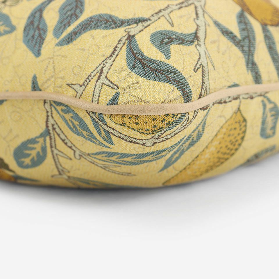 イエロー色のパイピングをつけています／カラー：イエロー