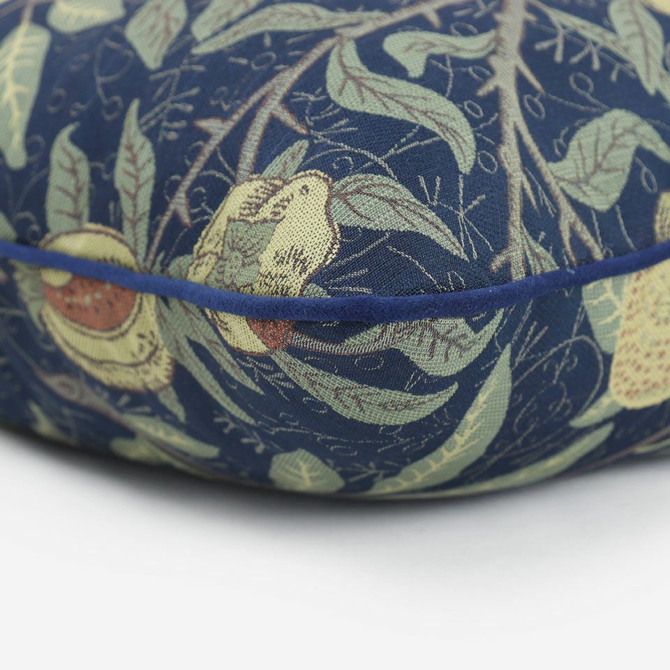 ブルー色のパイピングをつけています／カラー：ダークブルー