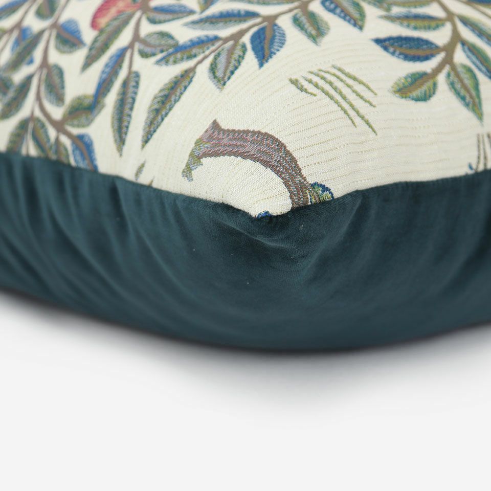 表面と裏面の異なるデザイン／周囲は縫い合わせ仕様でシンプルな仕上がり／表面カラー：ベージュ／裏面カラー：ブルーグリーン