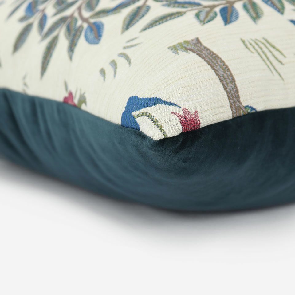 表面と裏面の異なるデザイン／周囲は縫い合わせ仕様でシンプルな仕上がり／表面カラー：ベージュ／裏面カラー：ブルーグリーン