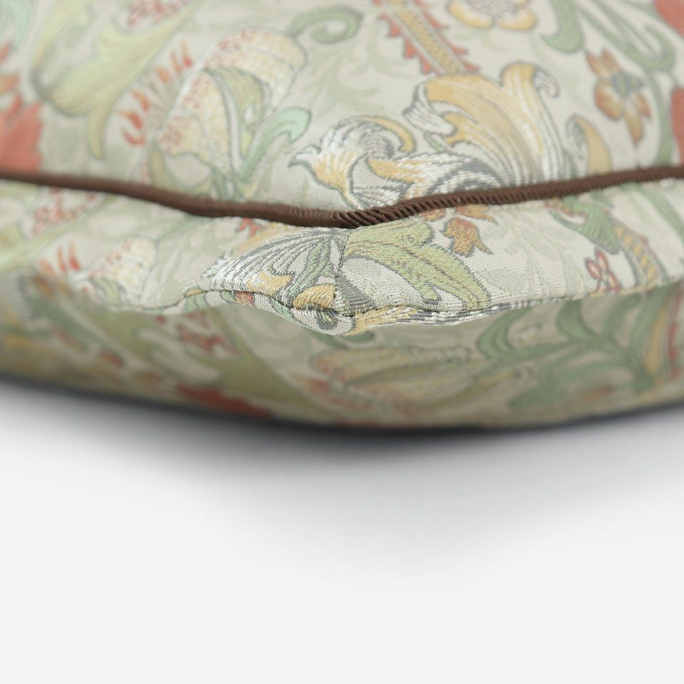 共生地の額縁とブラウン色のパイピングをつけています／カラー：アイボリー