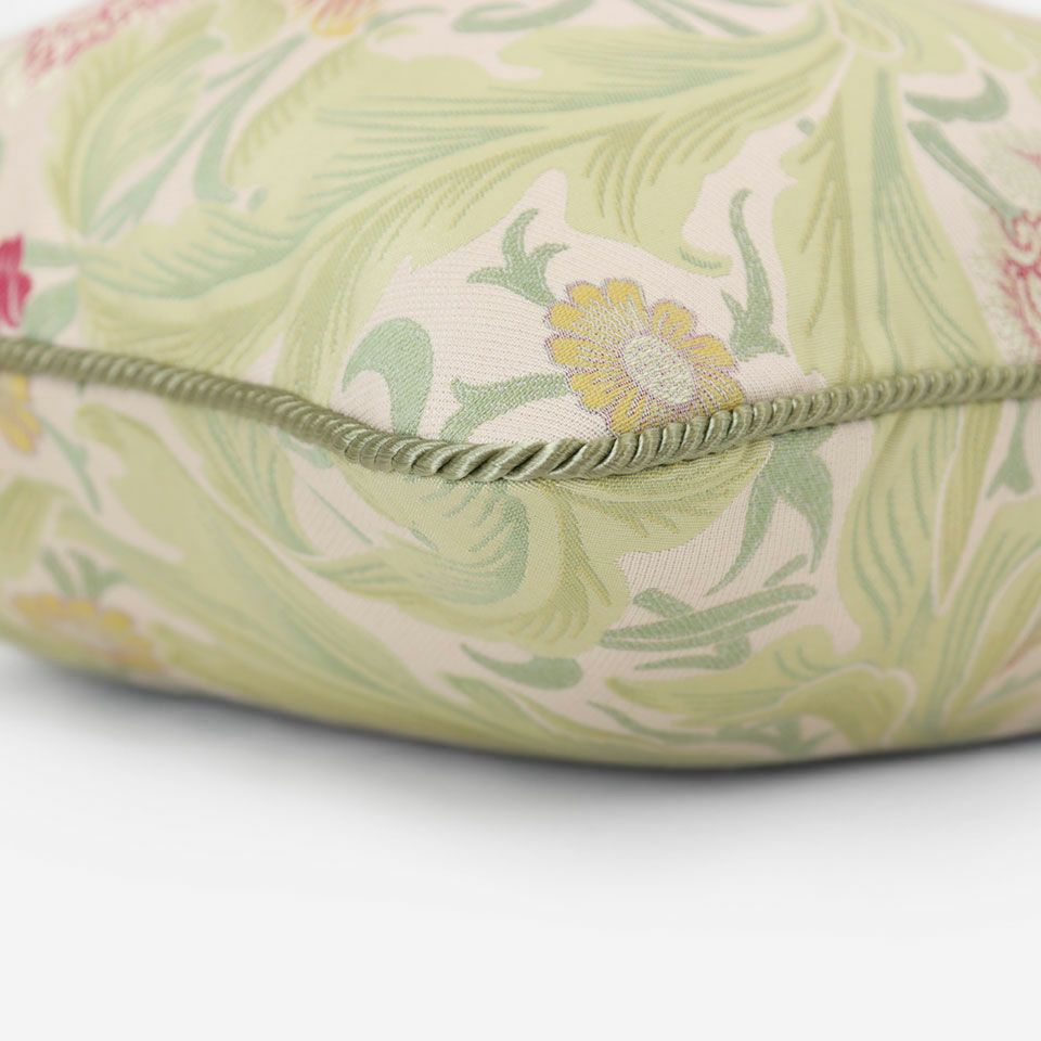 グリーン色のパイピングをつけています／カラー：ブルーグリーン