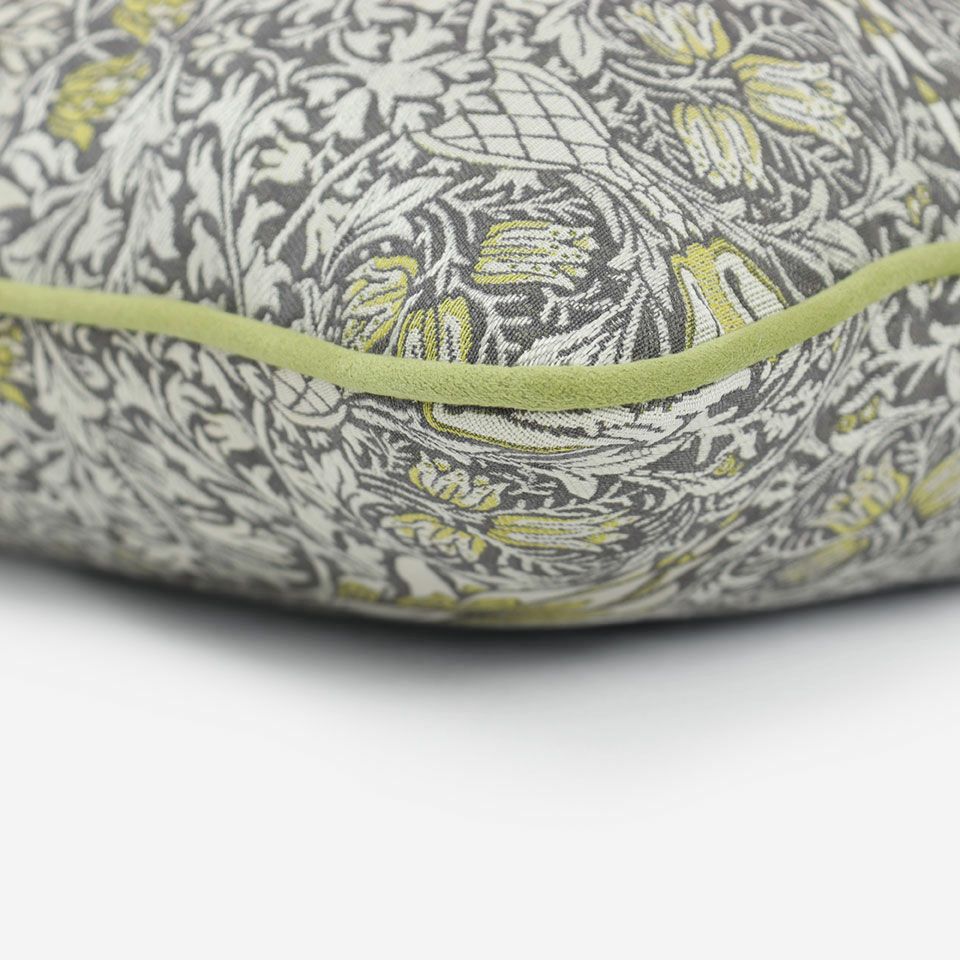 ライトグリーン色のパイピングをつけています／カラー：グレー