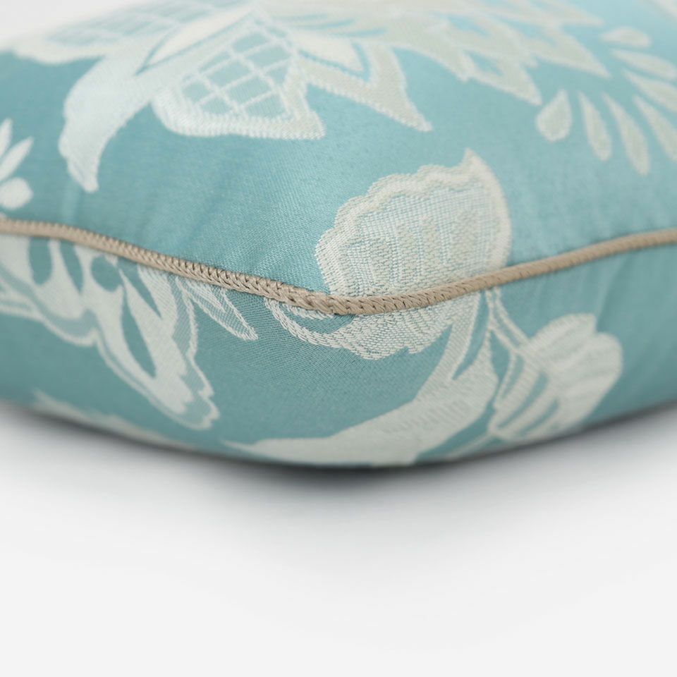 ベージュ色のパイピングをつけています／カラー：ブルー