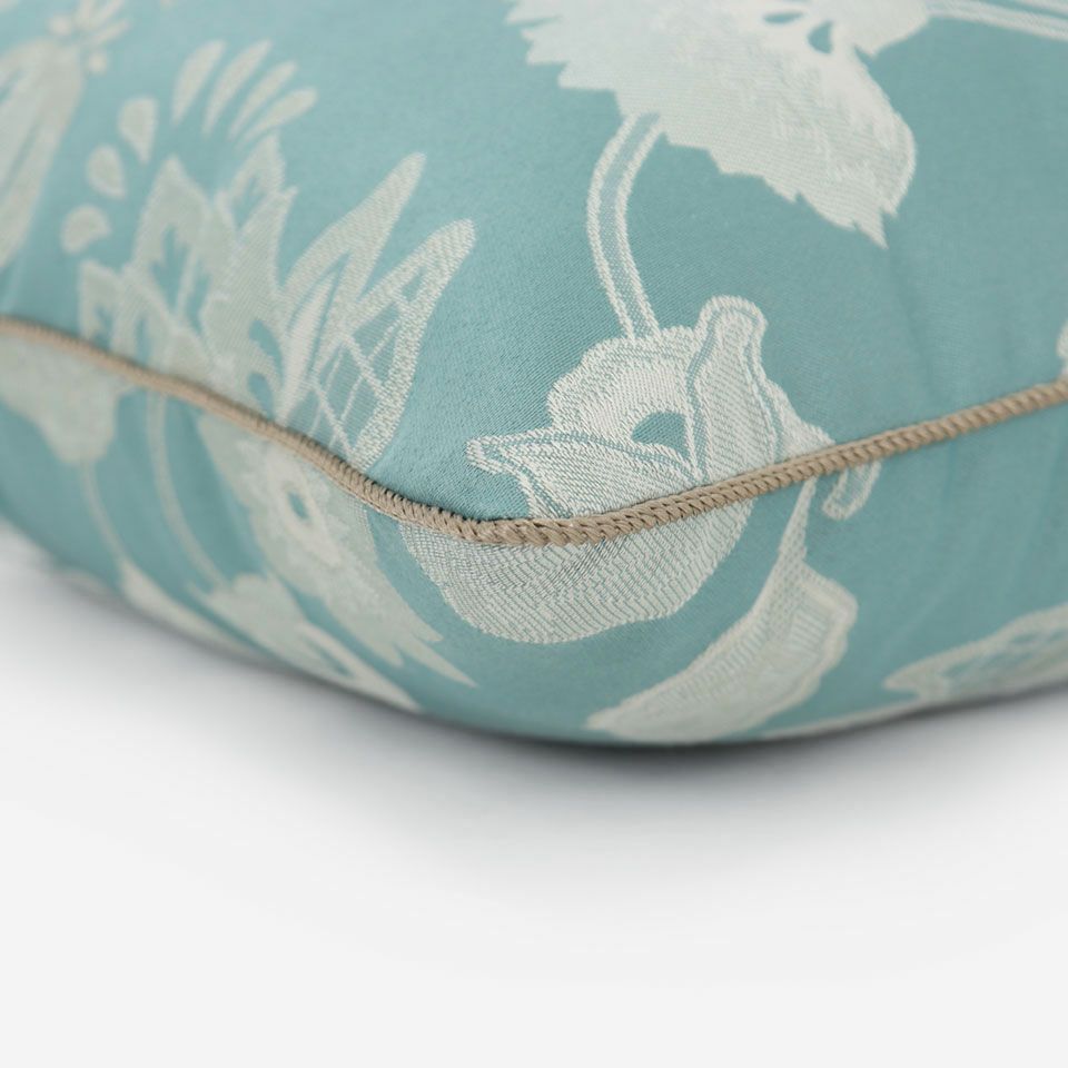 ベージュ色のパイピングをつけています／カラー：ブルー