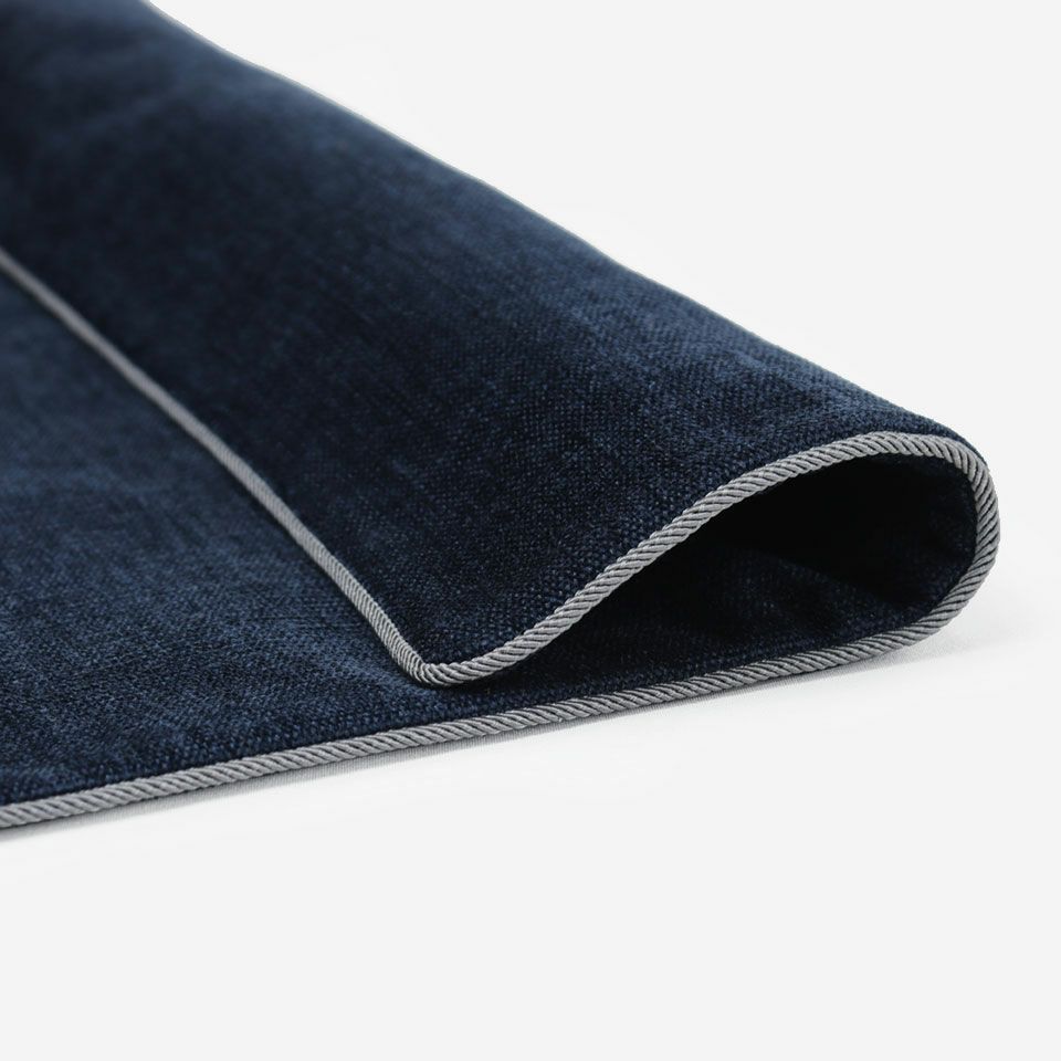 様々なインテリアシーンやアイテムと合わせやすい多色展開でご用意しております