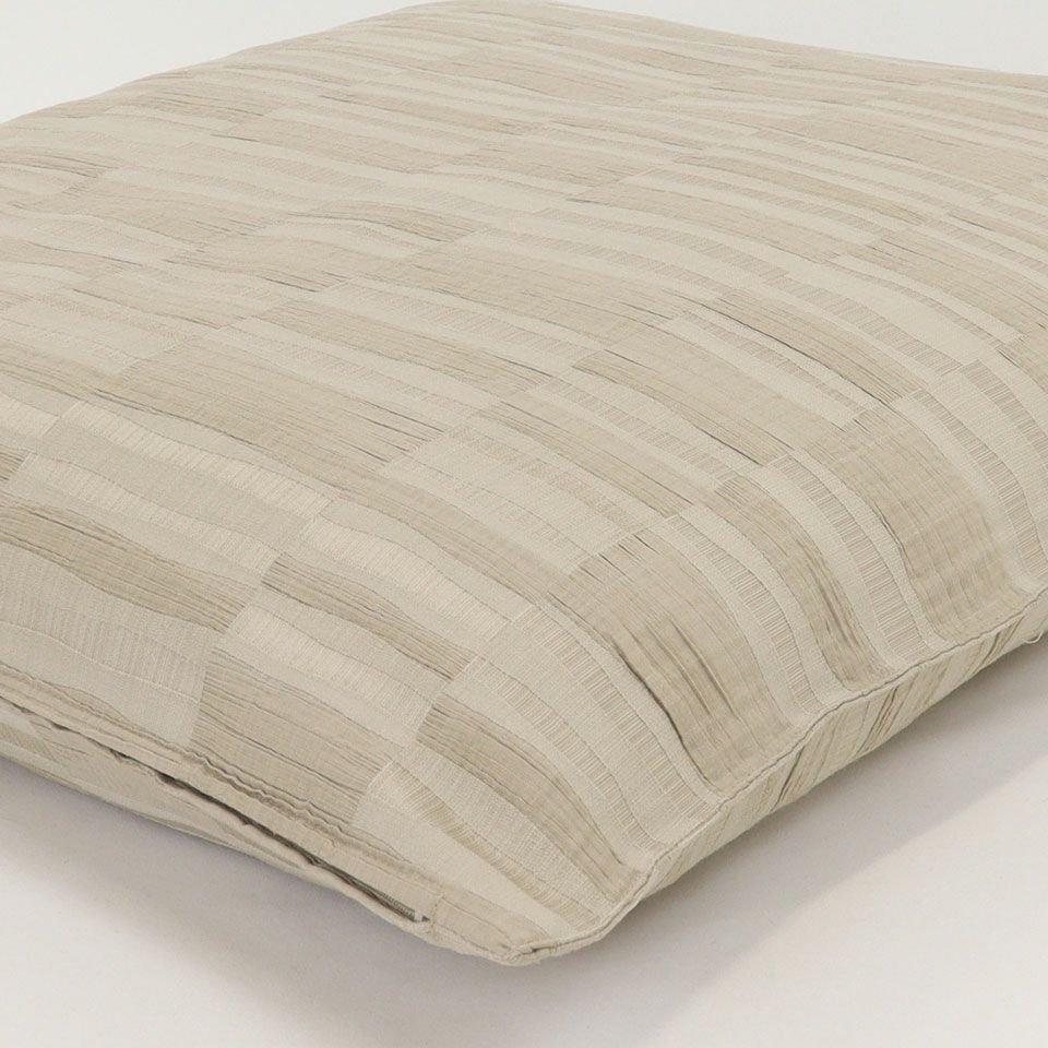 外周を縁取るように丁寧に縁取り（ステッチ）をしています