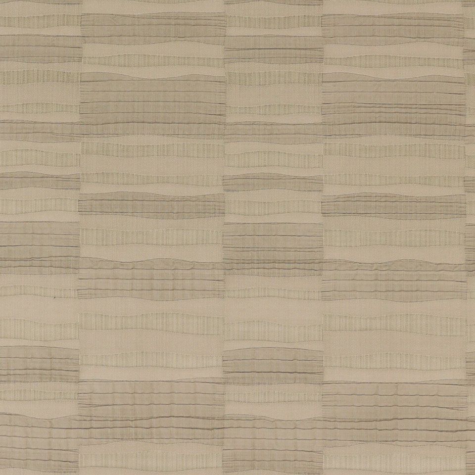 ジャカード織によるピンタック織の技法と加工で複雑なタックの表現を作り出しています