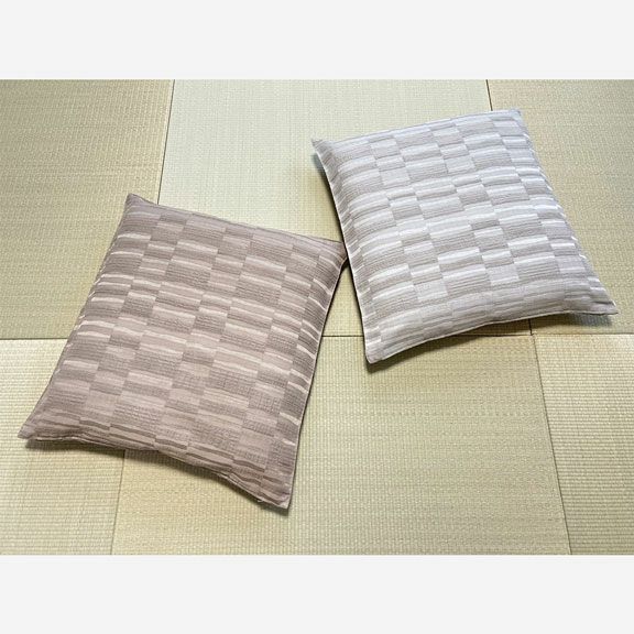 木の皮を思わせる温かみのあるファブリックは和室にも洋室にも調和します