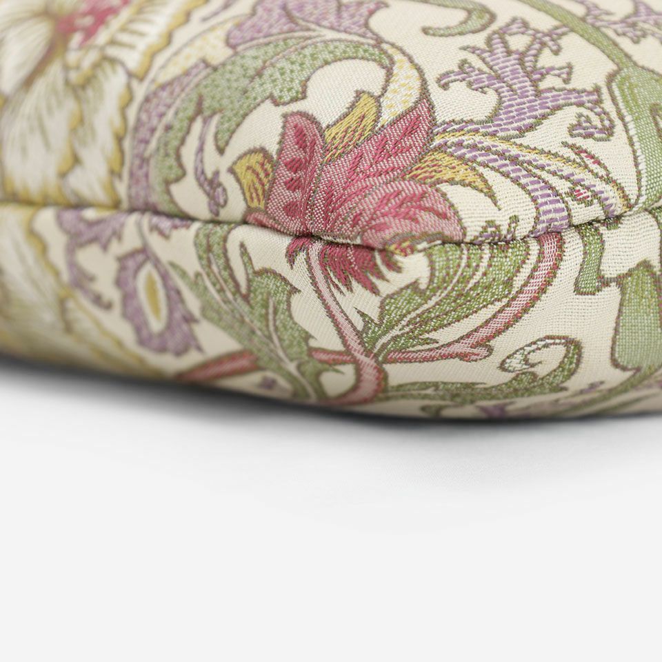 周囲は縫い合わせ仕様でシンプルな仕上がりです