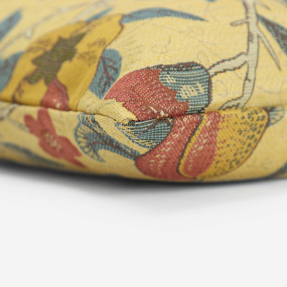 周囲は縫い合わせ仕様でシンプルな仕上がりです