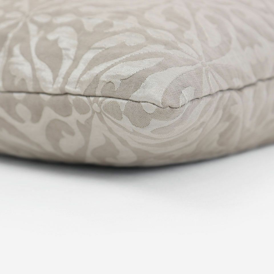 周囲は縫い合わせ仕様でシンプルな仕上がりです