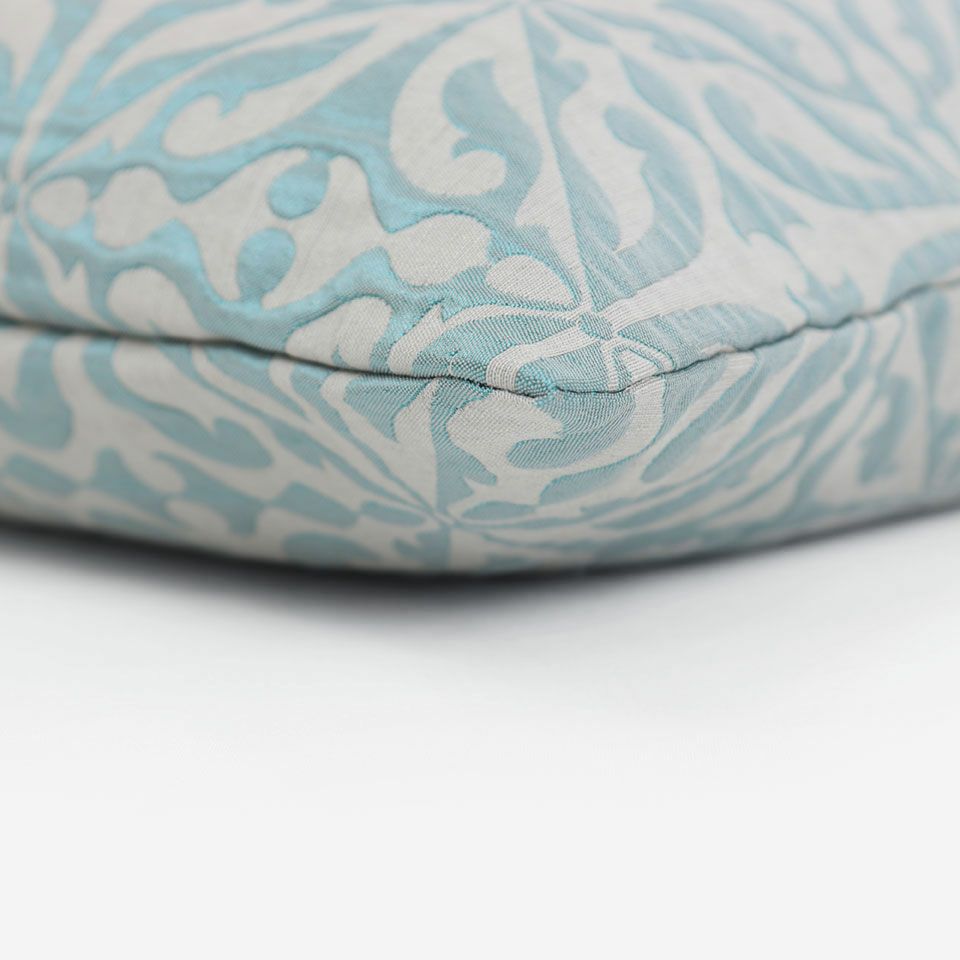 周囲は縫い合わせ仕様でシンプルな仕上がりです