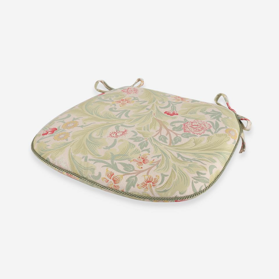 表面／カラー：ベージュ／45cm×43cm／アカンサスの葉を緻密に織り、柔らかなボリューム感を出しています