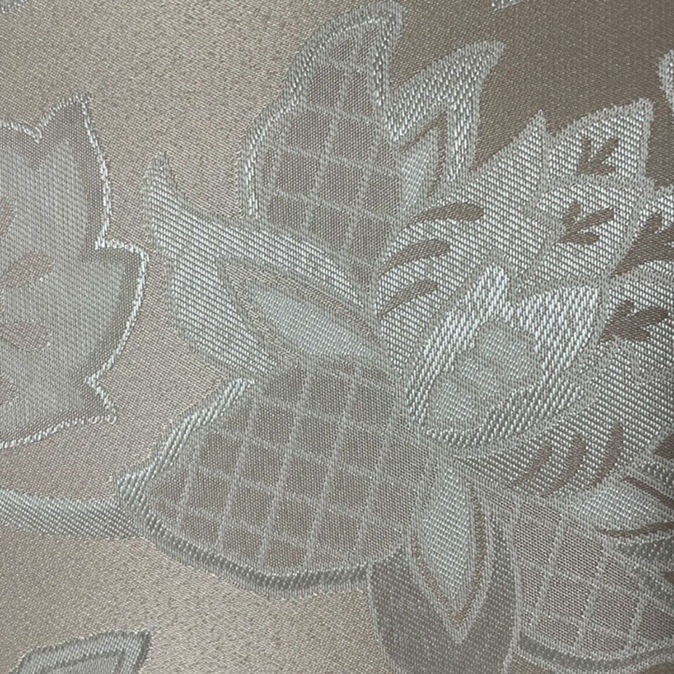 高密度ジャカード織機で細部まで繊細に織り上げています:ベージュ