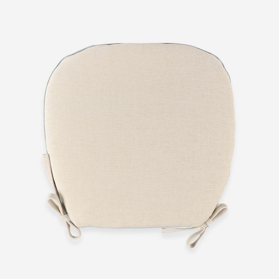 表面／カラー：アイボリー／45cm×43cm／紐付き／カバー取り外し可