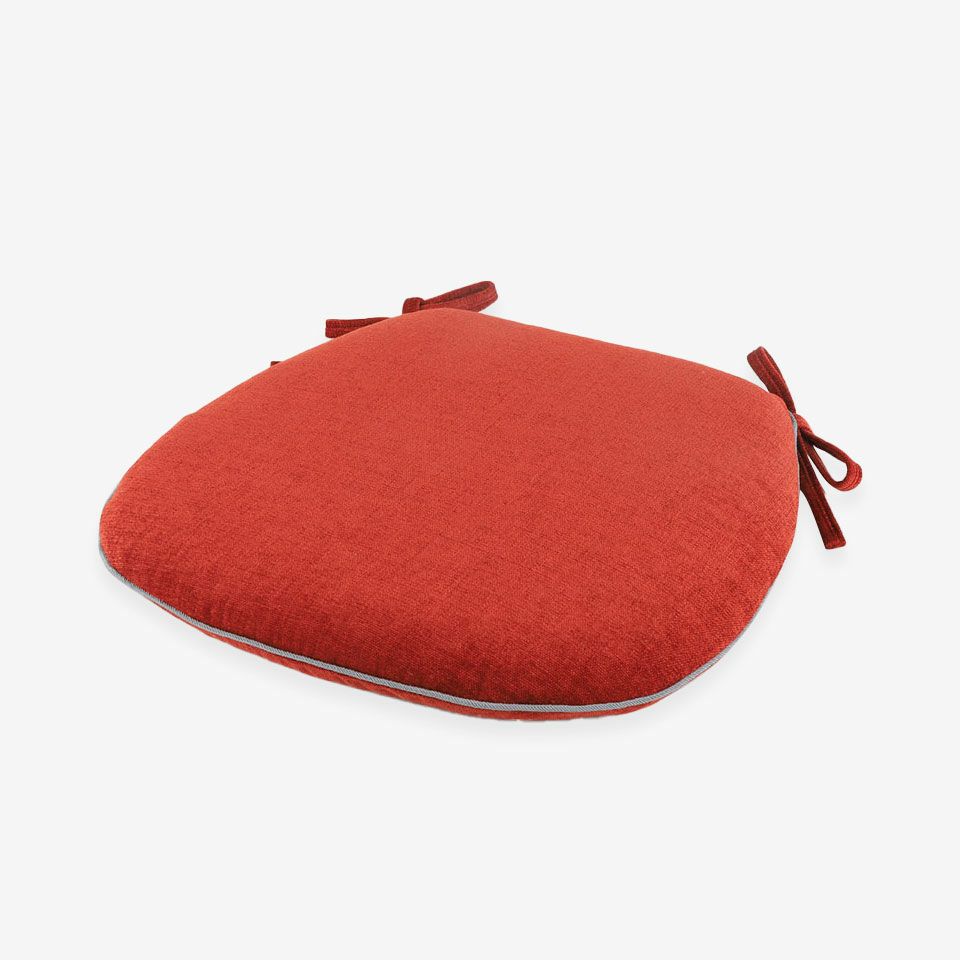 表面／カラー：レッド／45cm×43cm／シンプルで飽きのこないベロア調無地です