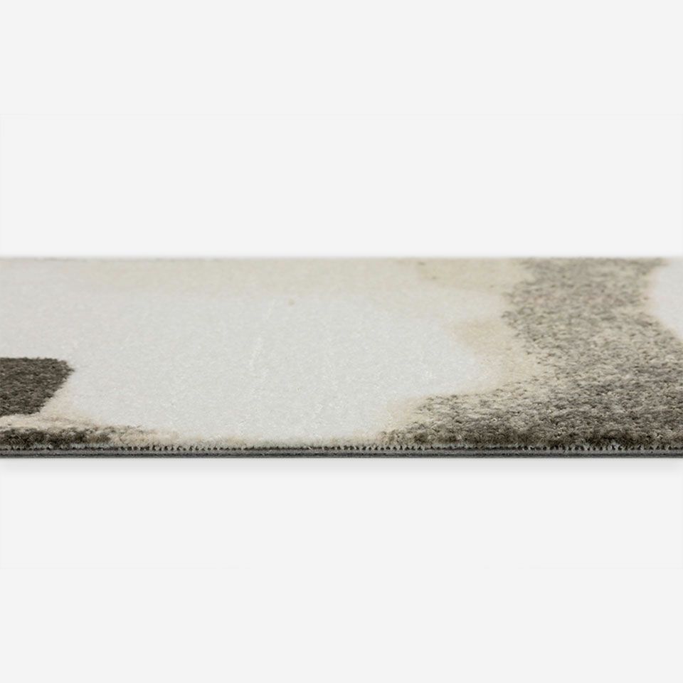 厚み（全厚）は10.5mm／重量感はありますが、その分ズレにくくなっています