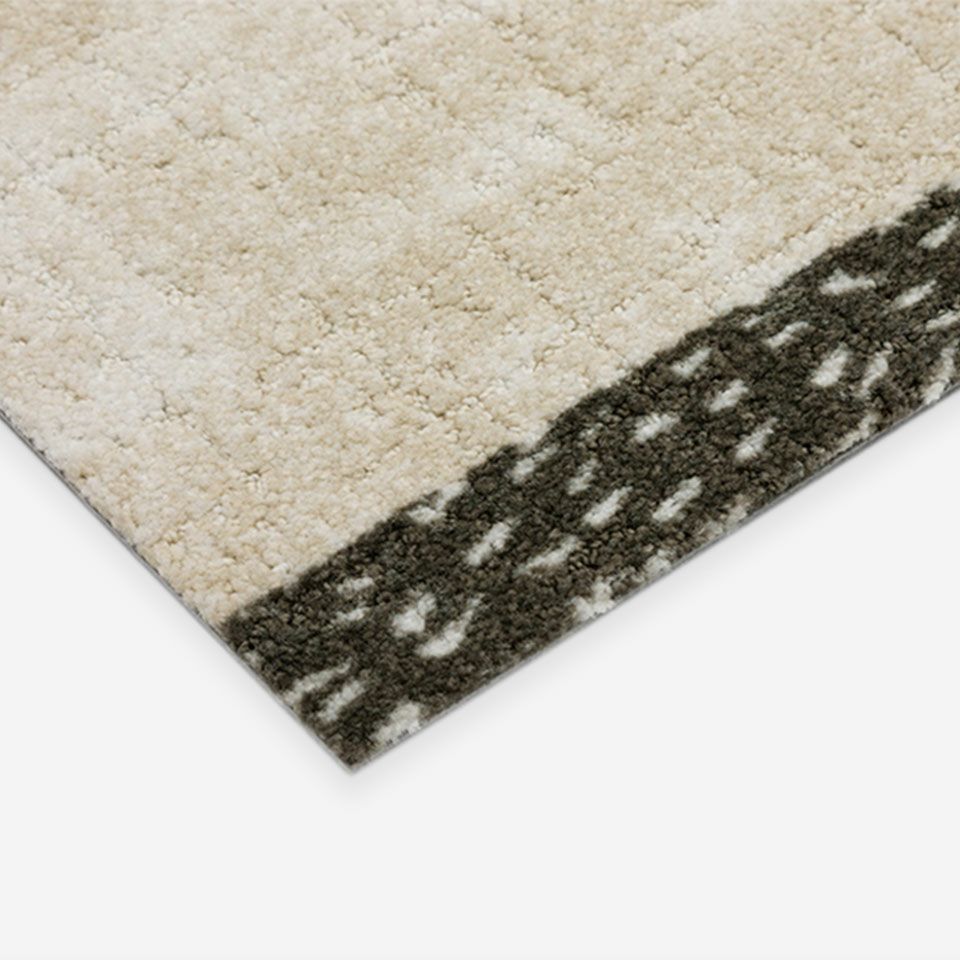 表面カラー：アイボリー／周囲が綺麗にカットされたタイル形状で、隙間なく組み合わせることができます