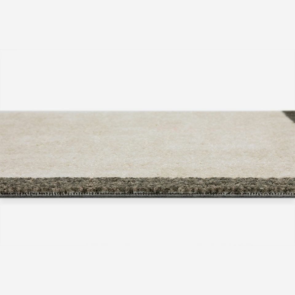 厚み（全厚）は10.5mm／重量感はありますが、その分ズレにくくなっています