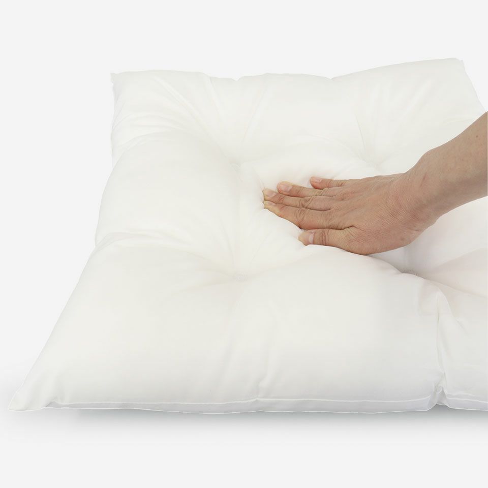 ポリエステル綿をシンプルに充填した、柔らかい座り心地のシートクションです