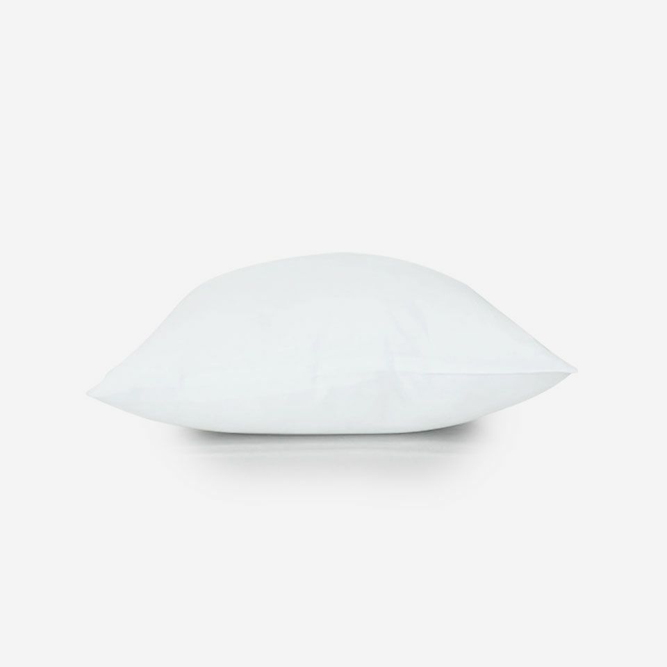 クッションのフォルムが綺麗に表現されるようにサイズと内容量が計算された中材です