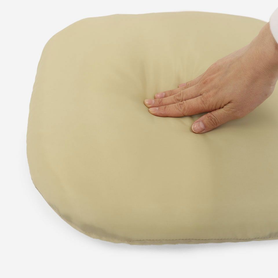 中芯に圧縮綿、その周囲をシート状で覆ったこちらの中材は、表面の柔らかさが有りながらしっかりとした着座感が味わえます