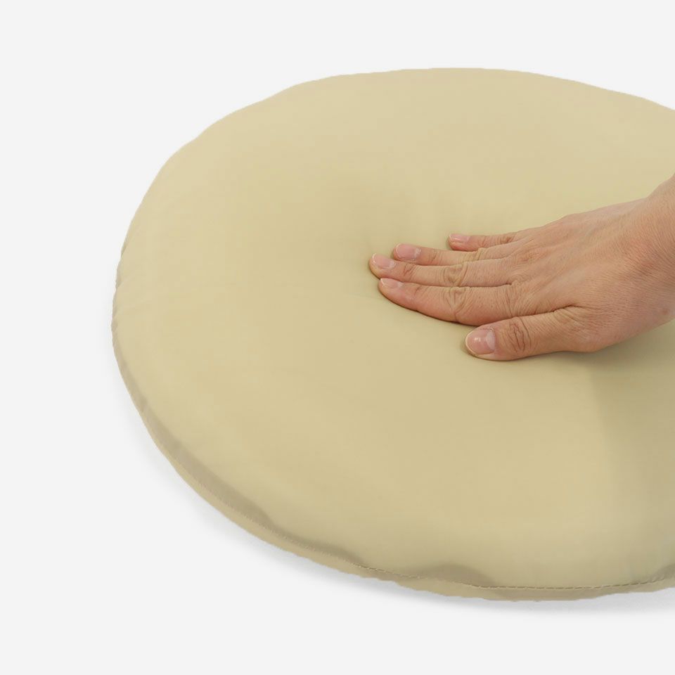 中芯に圧縮綿、その周囲をシート状で覆ったこちらの中材は、表面の柔らかさが有りながらしっかりとした着座感が味わえます