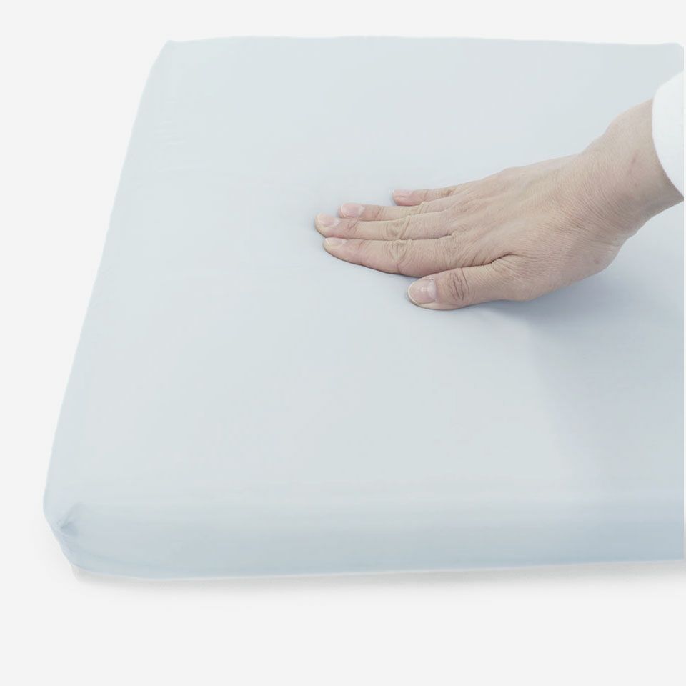 よりソフトな座り心地を追及したウレタン３ 層構造のシートクッションで、ウレタンの中でも耐久性がある素材を使用しています