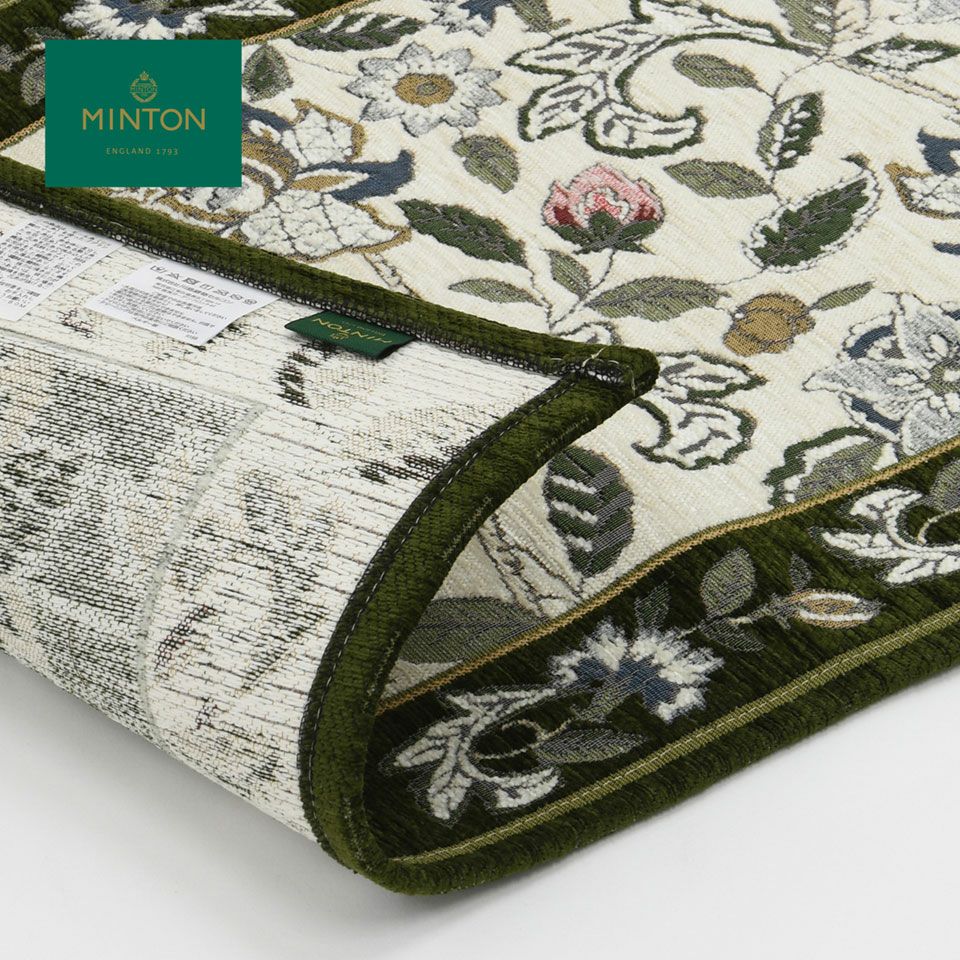 ゴブランのクラシカルなクオリティーの中にも、ミントンらしい清潔感があるデザインです