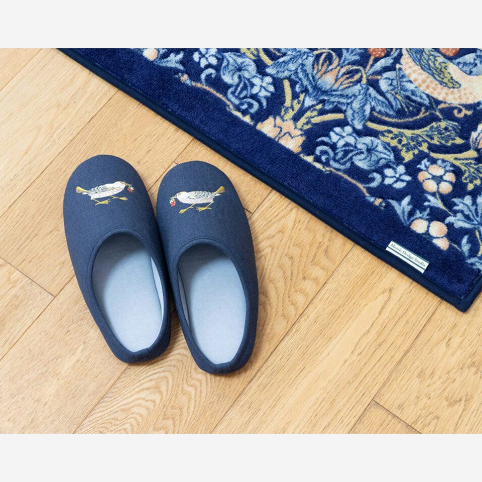 「イチゴドロボウ」のデザインでコーディネートをお愉しみいただけます